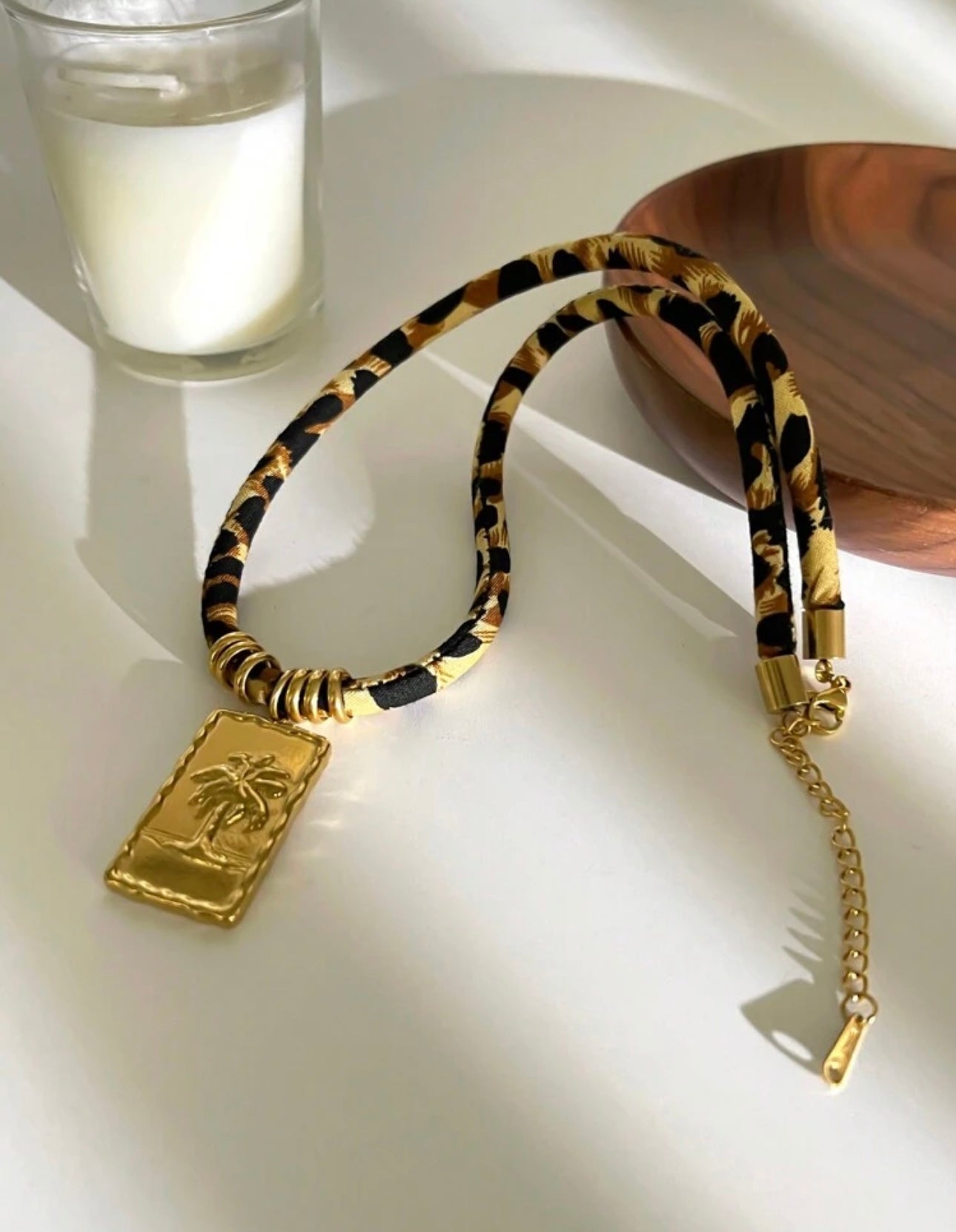 1pc New Luxury Retro Leopard Print, Heart, Shell, Animal Pendant Waterproof Fashionable & Versatile Necklace For Women