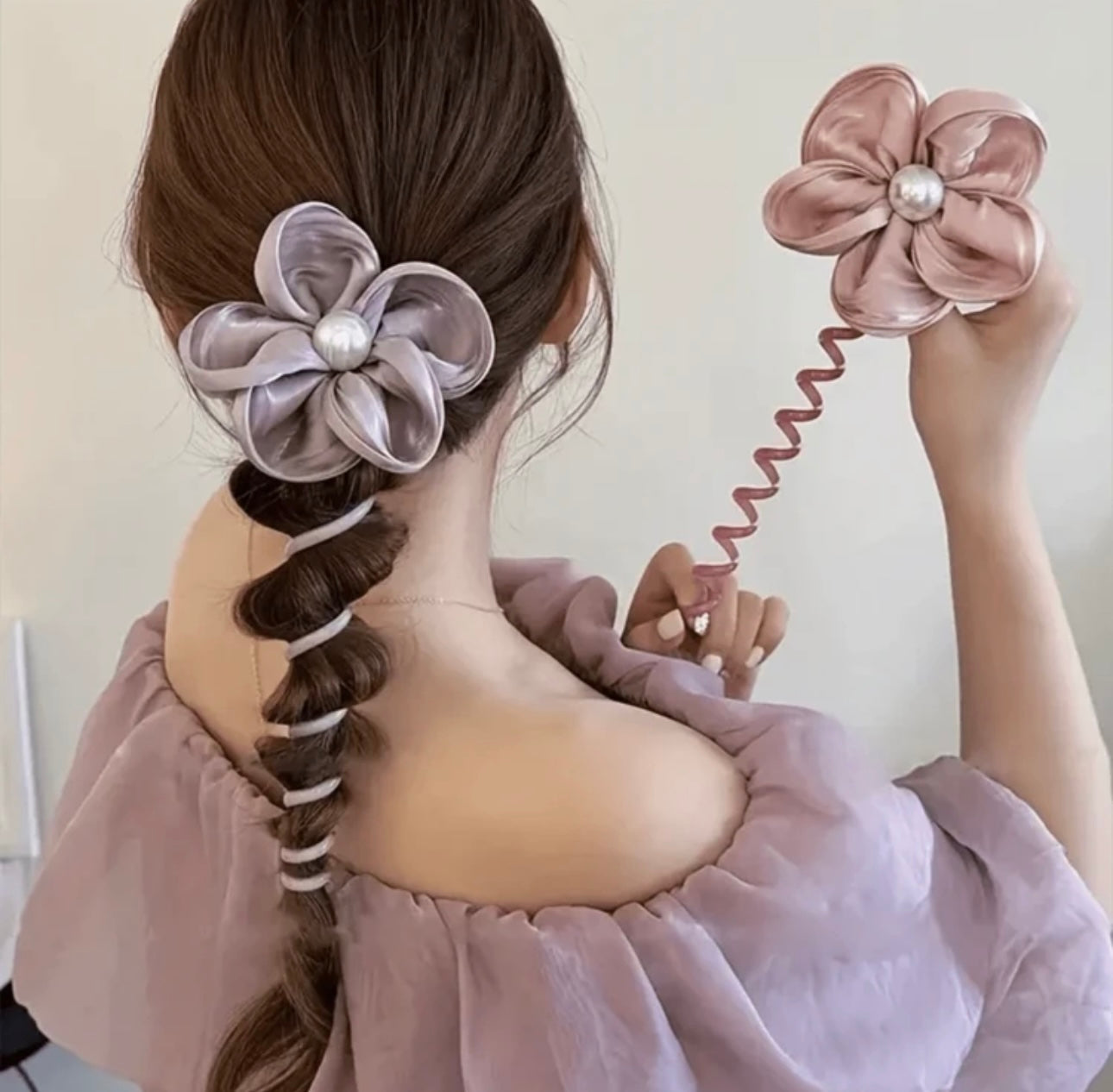 Elegant Floral Spiral Hair Tie - Vintage-Inspired Fabric Ponytail Holder With Faux Pearl Accent, Chic Hair Accessory For Women And Girls