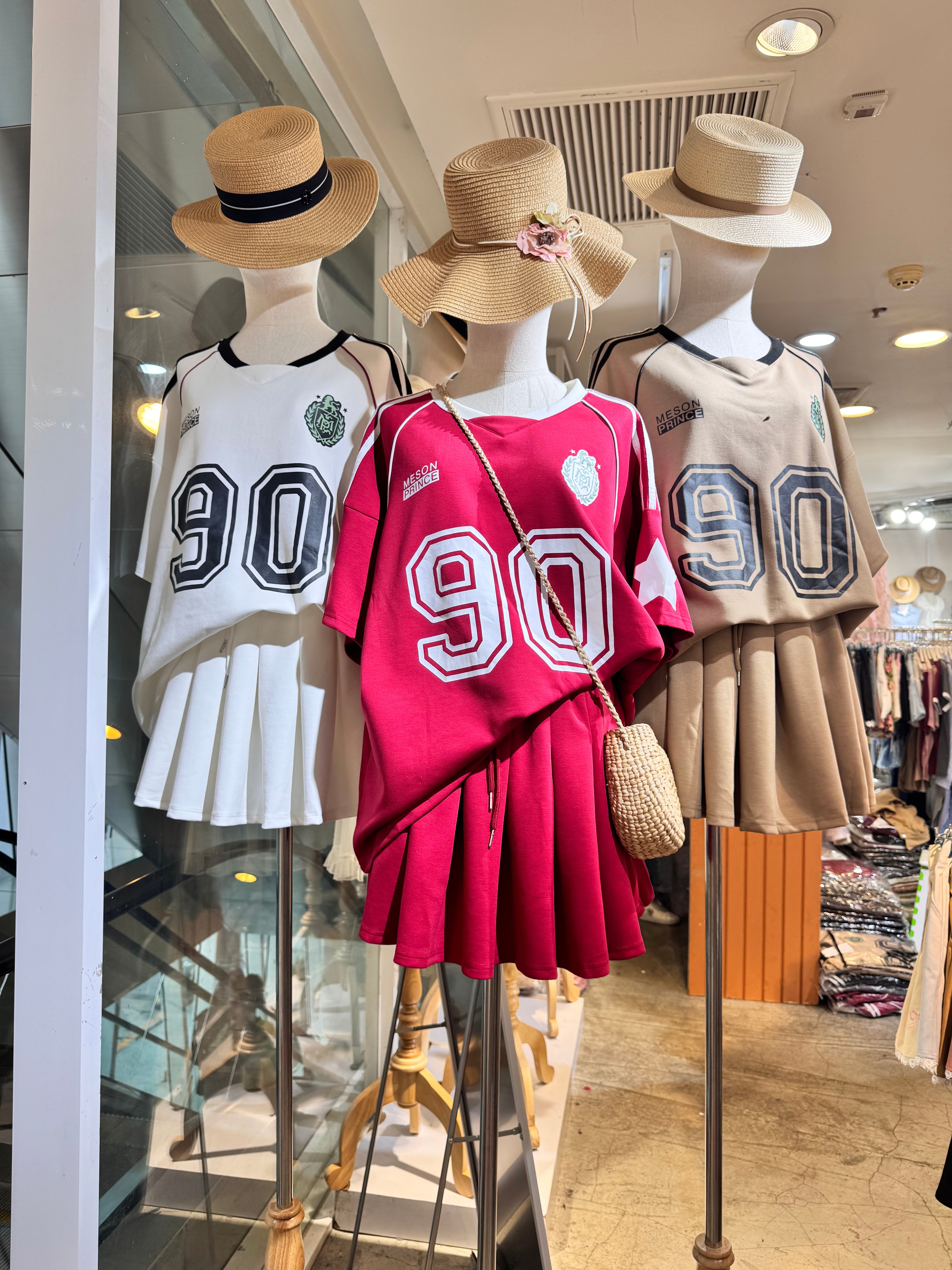 90 skirt with tshirt