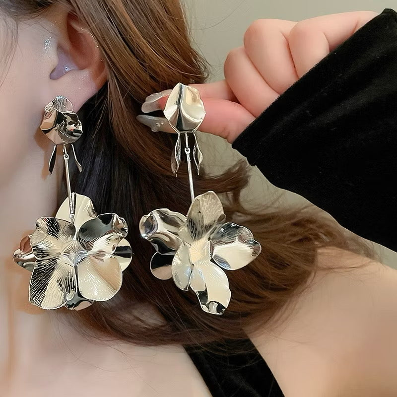 Floral drop earrings