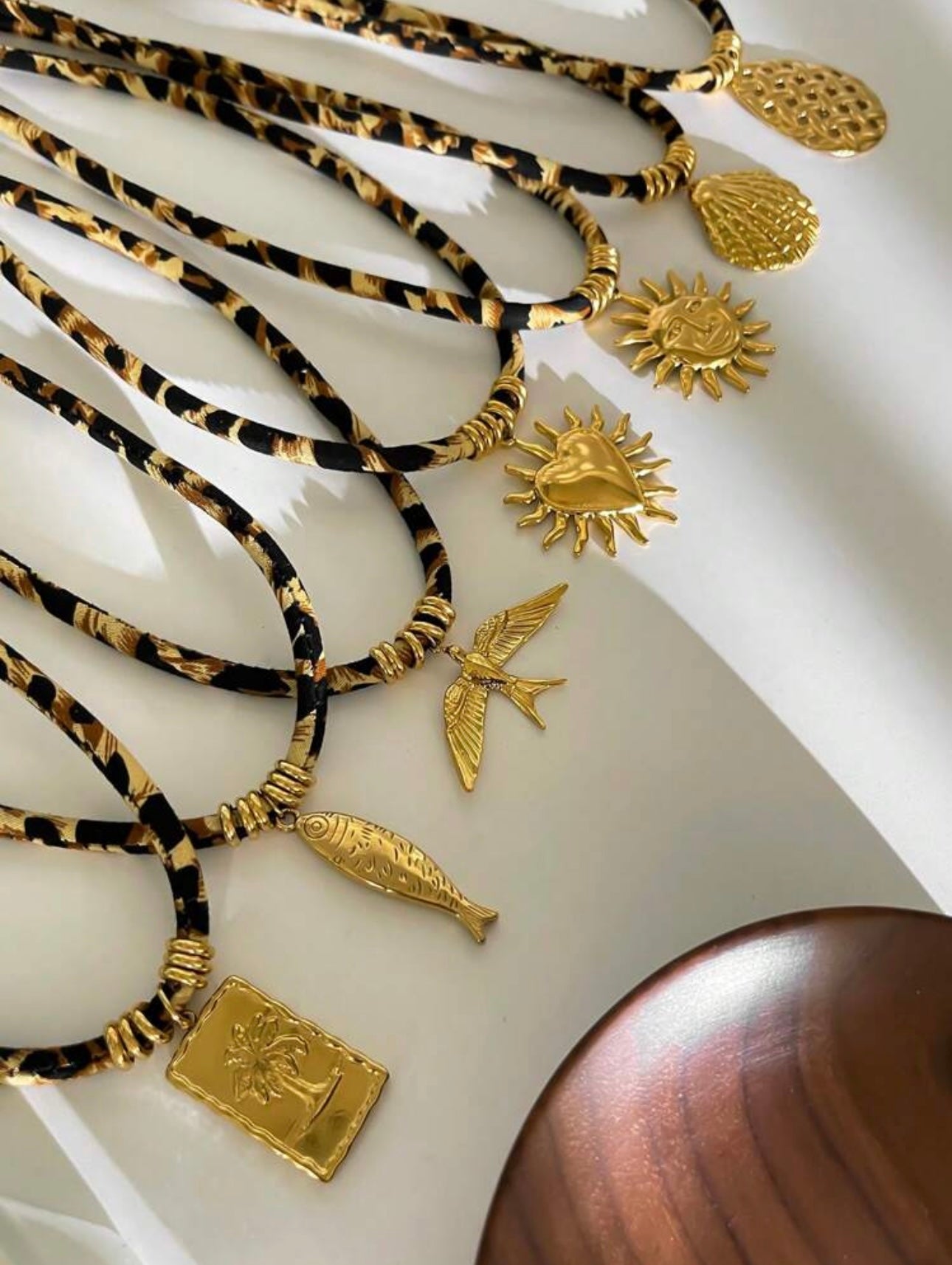 1pc New Luxury Retro Leopard Print, Heart, Shell, Animal Pendant Waterproof Fashionable & Versatile Necklace For Women