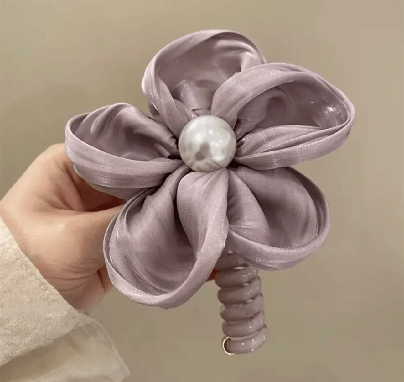 Elegant Floral Spiral Hair Tie - Vintage-Inspired Fabric Ponytail Holder With Faux Pearl Accent, Chic Hair Accessory For Women And Girls