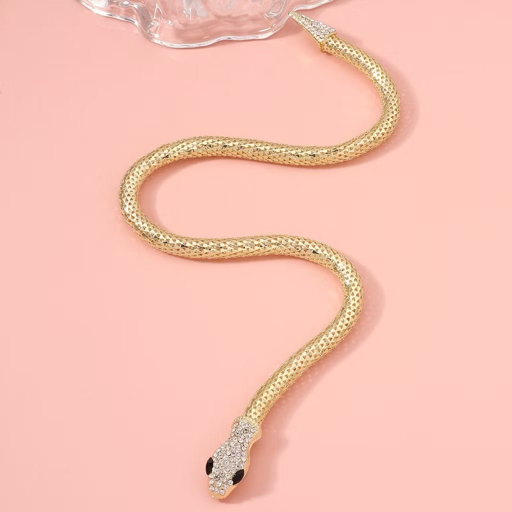 Snake shelter choker