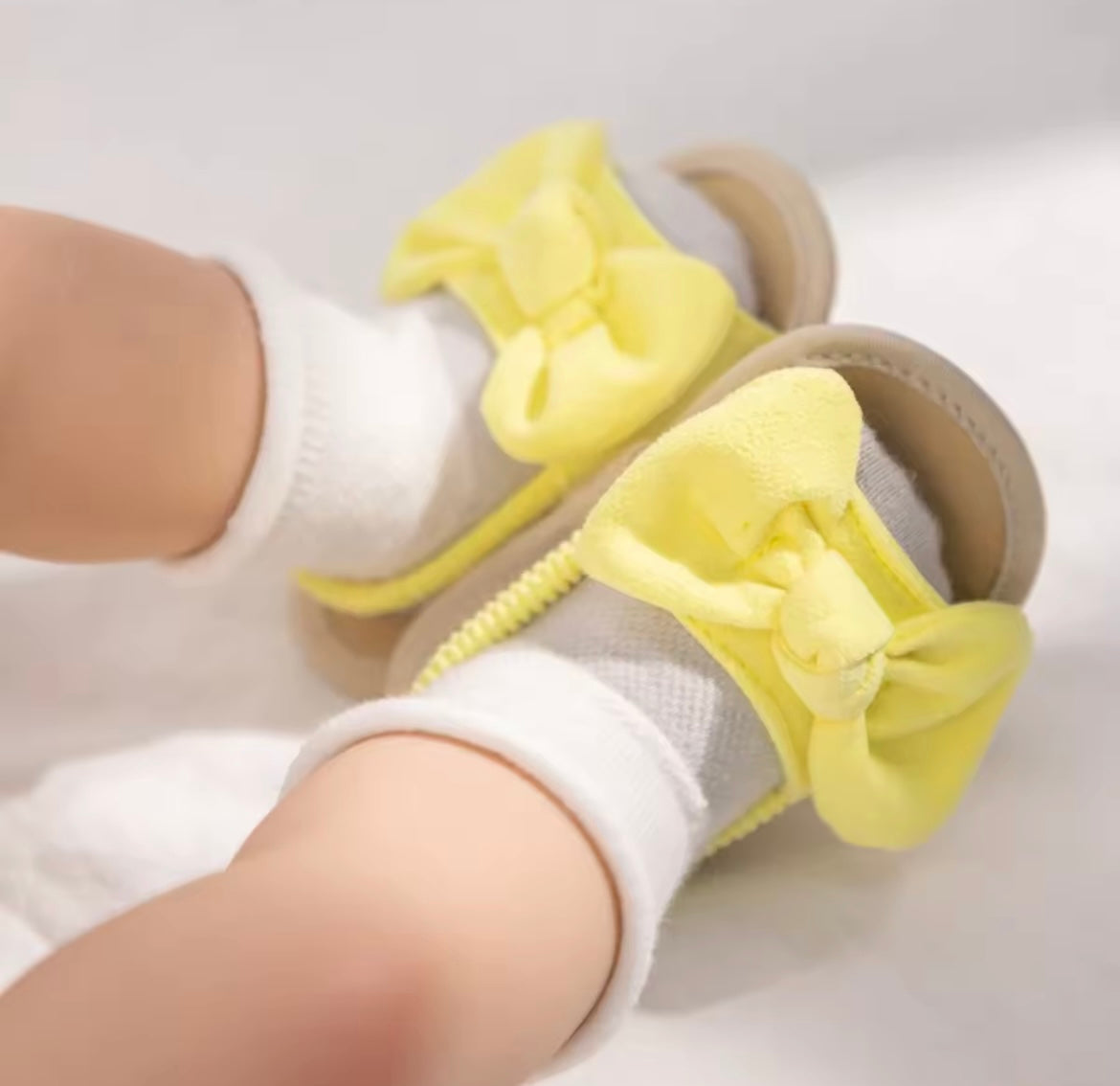 Kiddie bow sandals