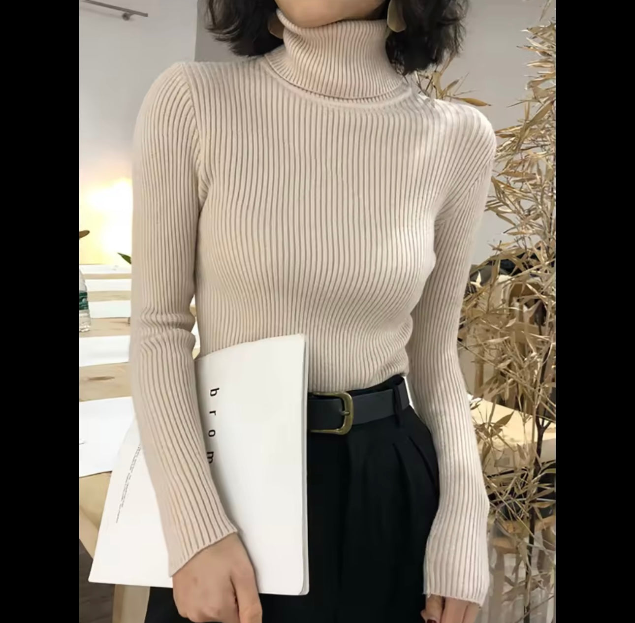 Plain knitted high neck