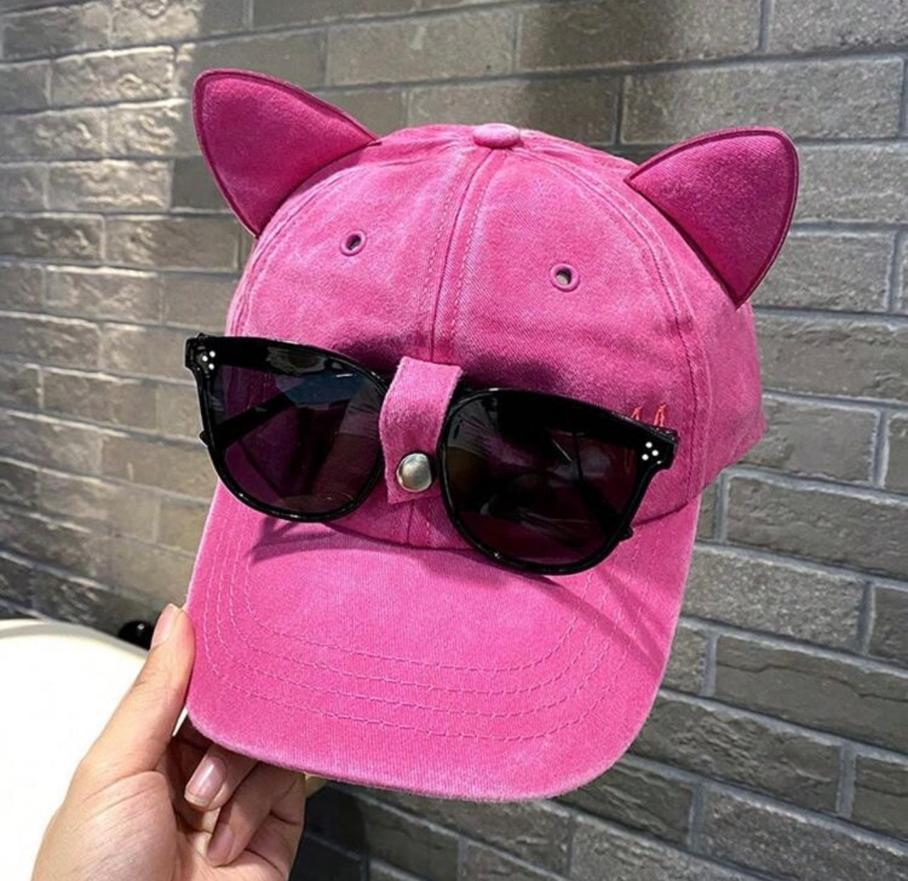 Denim cap with Sunglases