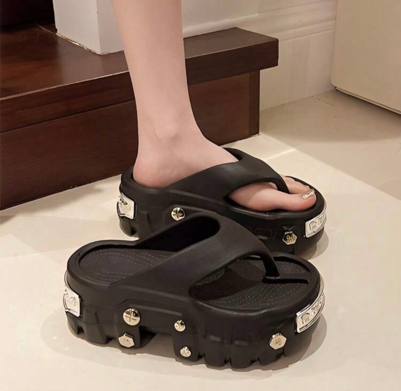 Women's Spring/Summer Thick Sole Slippers, Street Fashion Rivet Decor Platform Slip-On Casual Indoor/Outdoor Flip Flops
