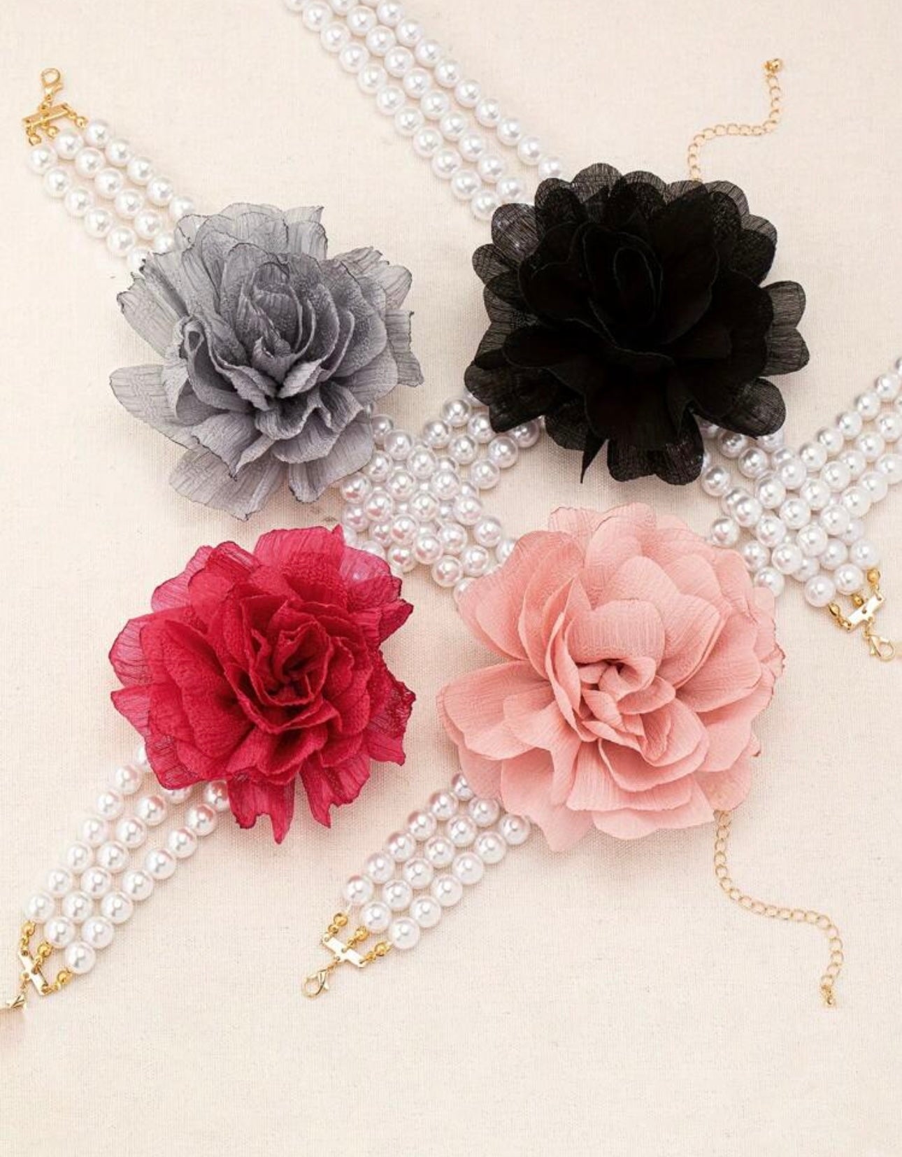 Pearl flower choker