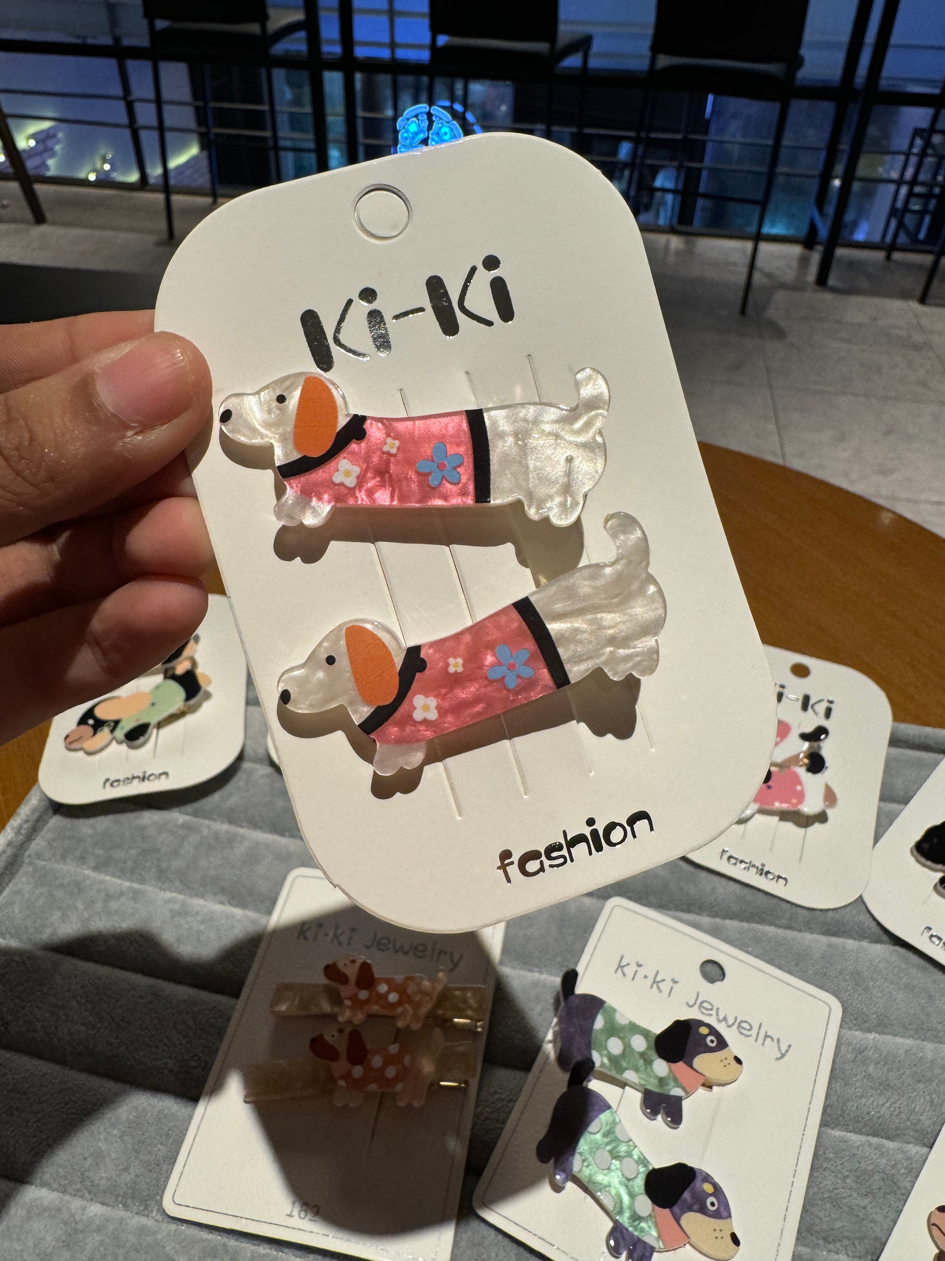 Kiki Design pin (2 pins )