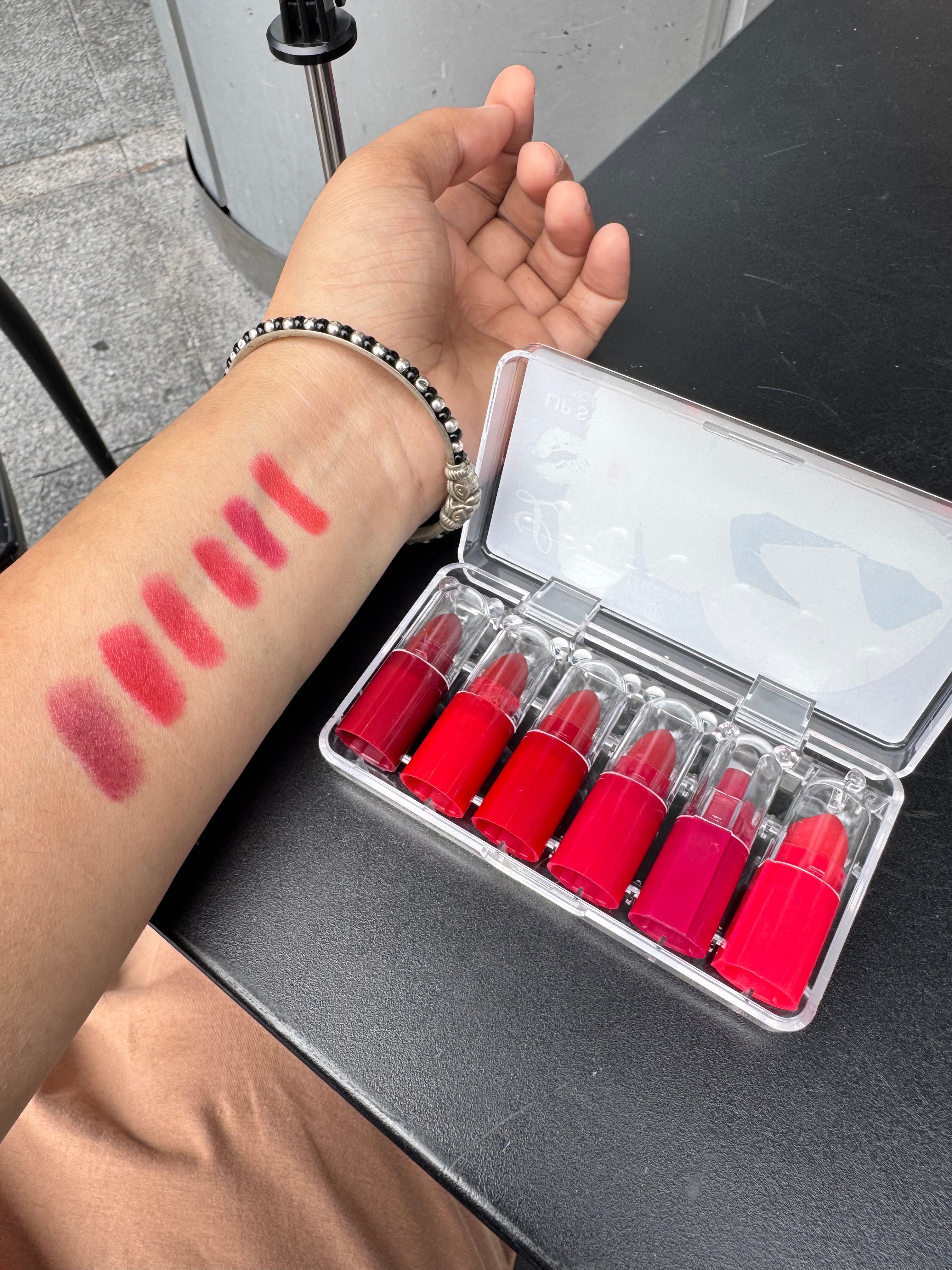 Mini lips (set of 6 minis )