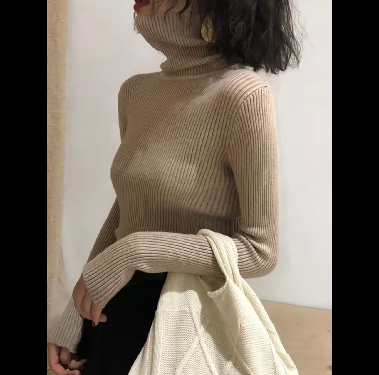 Plain knitted high neck