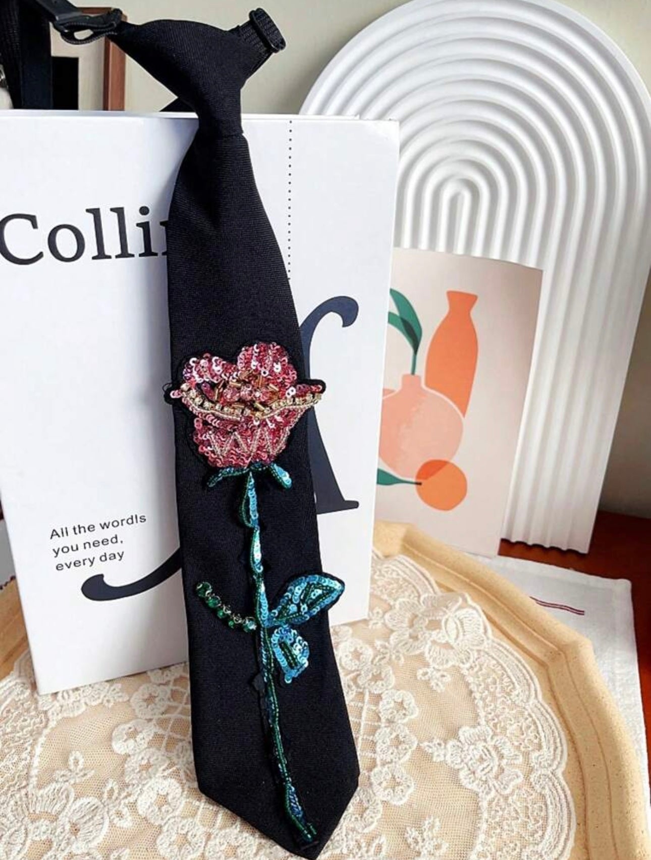 Chic tie