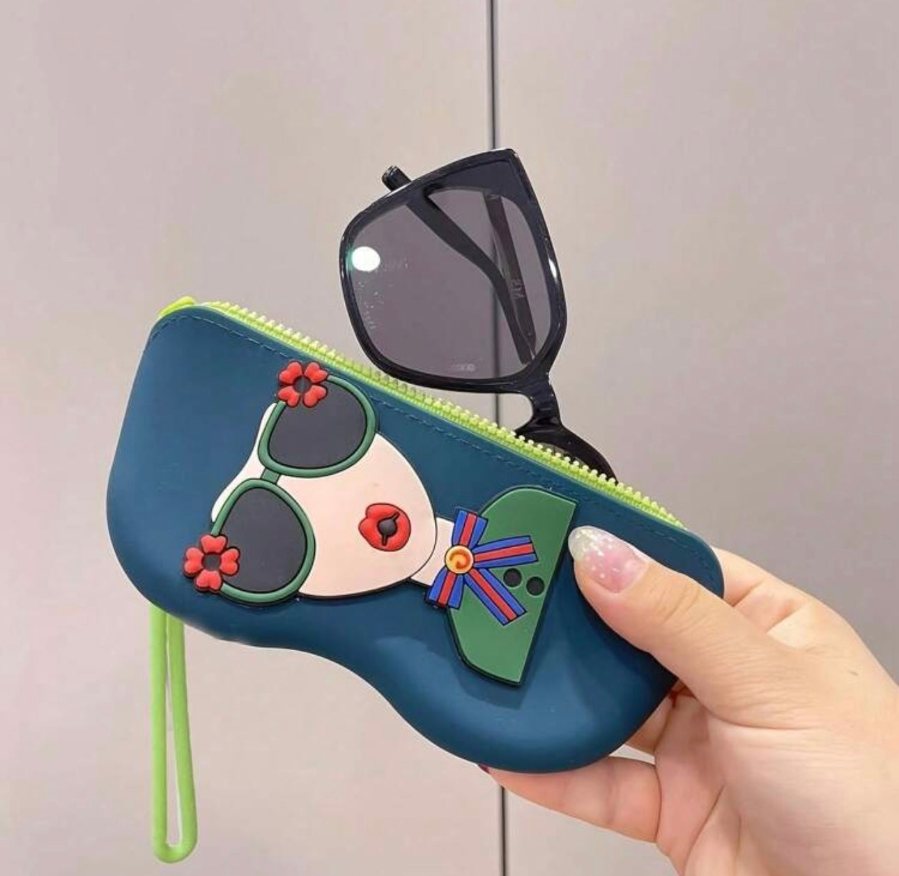 Silicon sunglass case