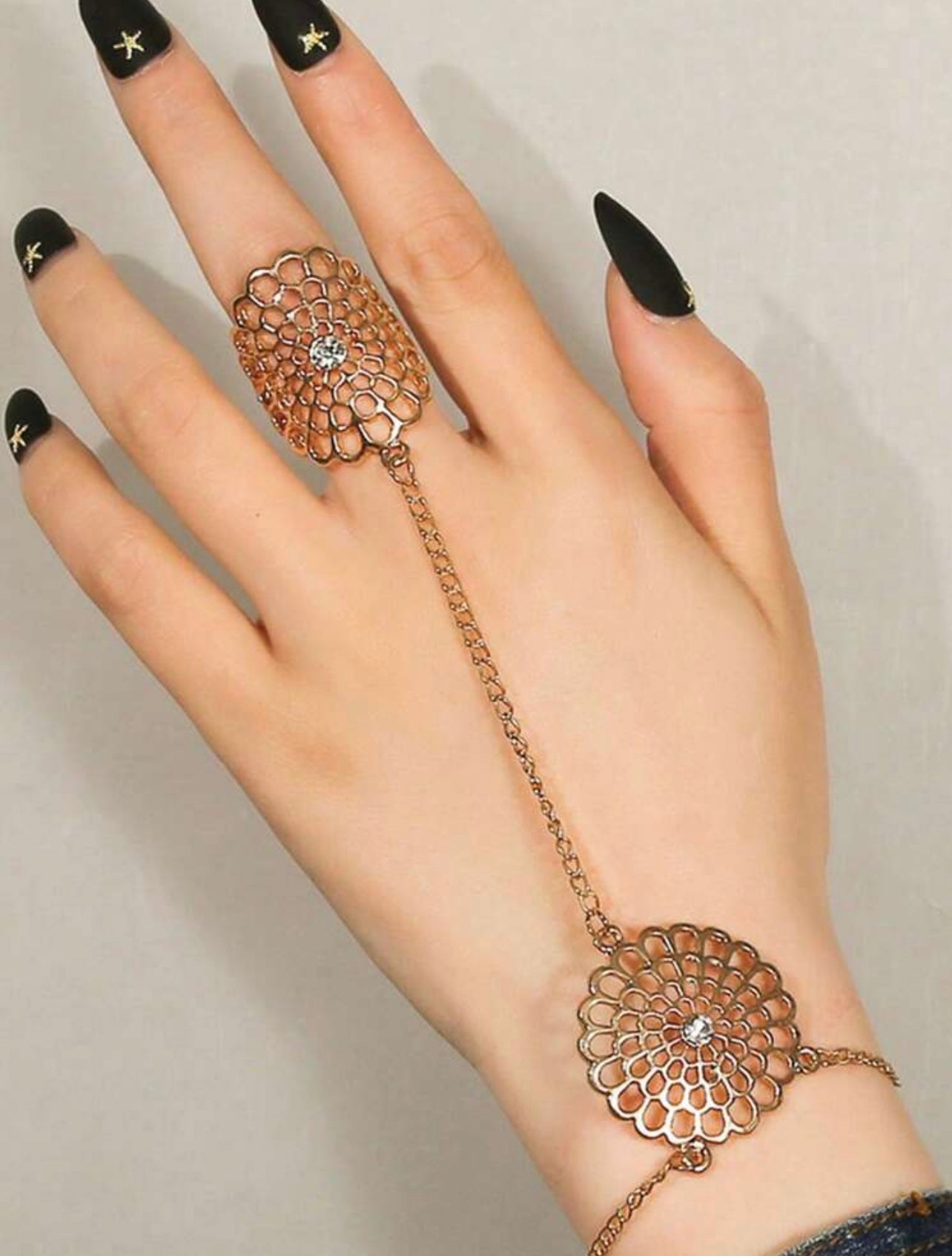 1pc Fashion Personalized Boho Hollow Rhinestone Flower Dreamcatcher Web Finger Ring Hand Chain, Vintage Accessory