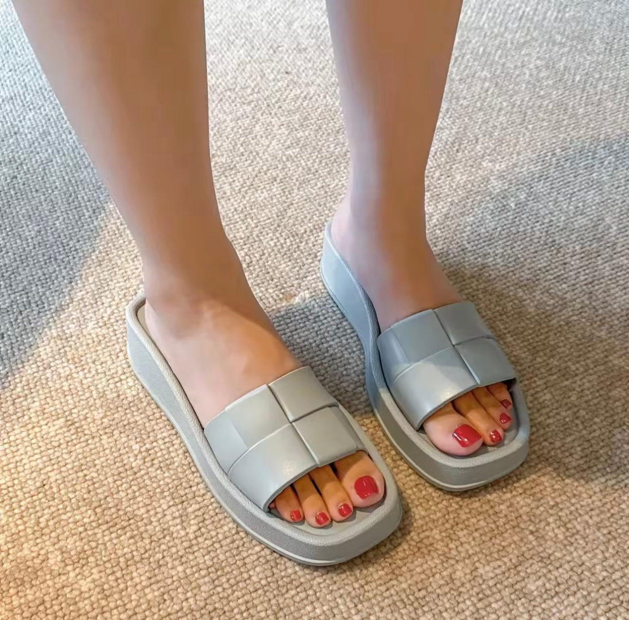 Cut square slippers