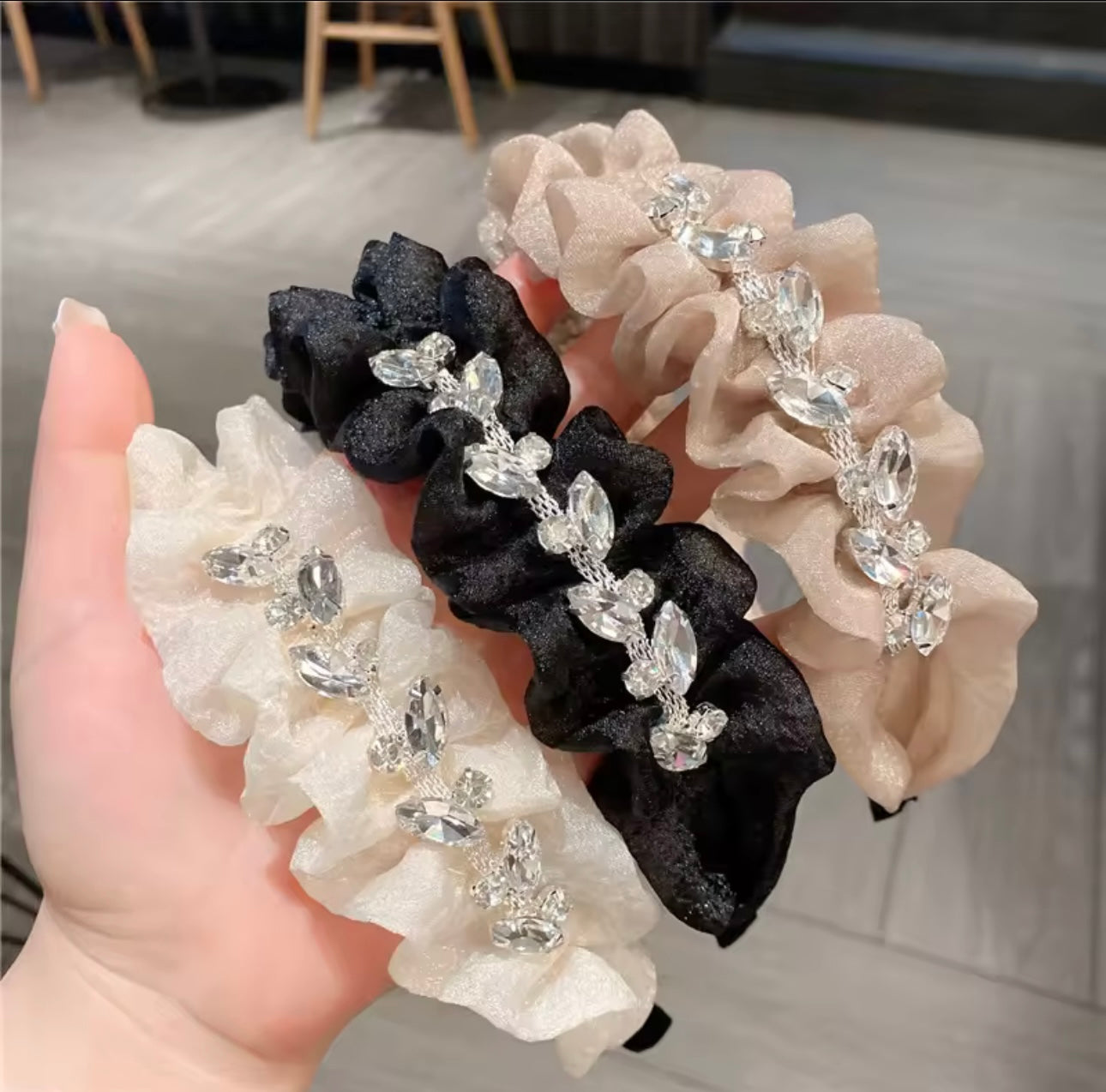 Frill stone hairband