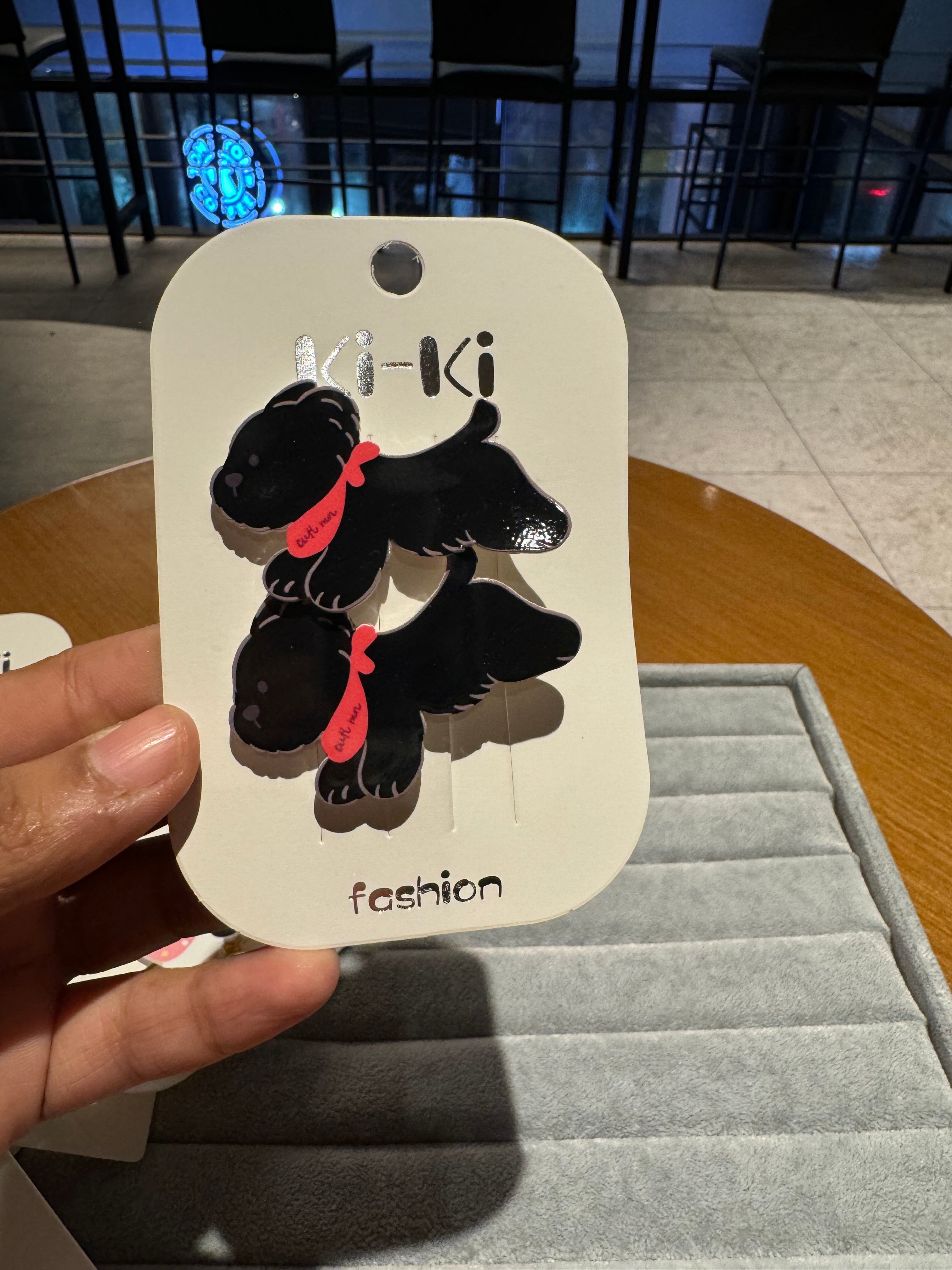 Kiki Design pin (2 pins )