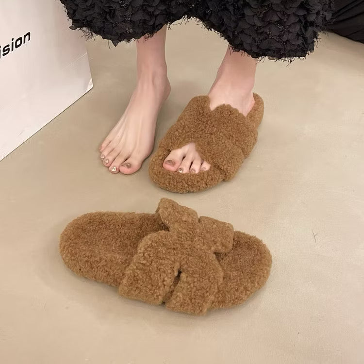 H fur slippers