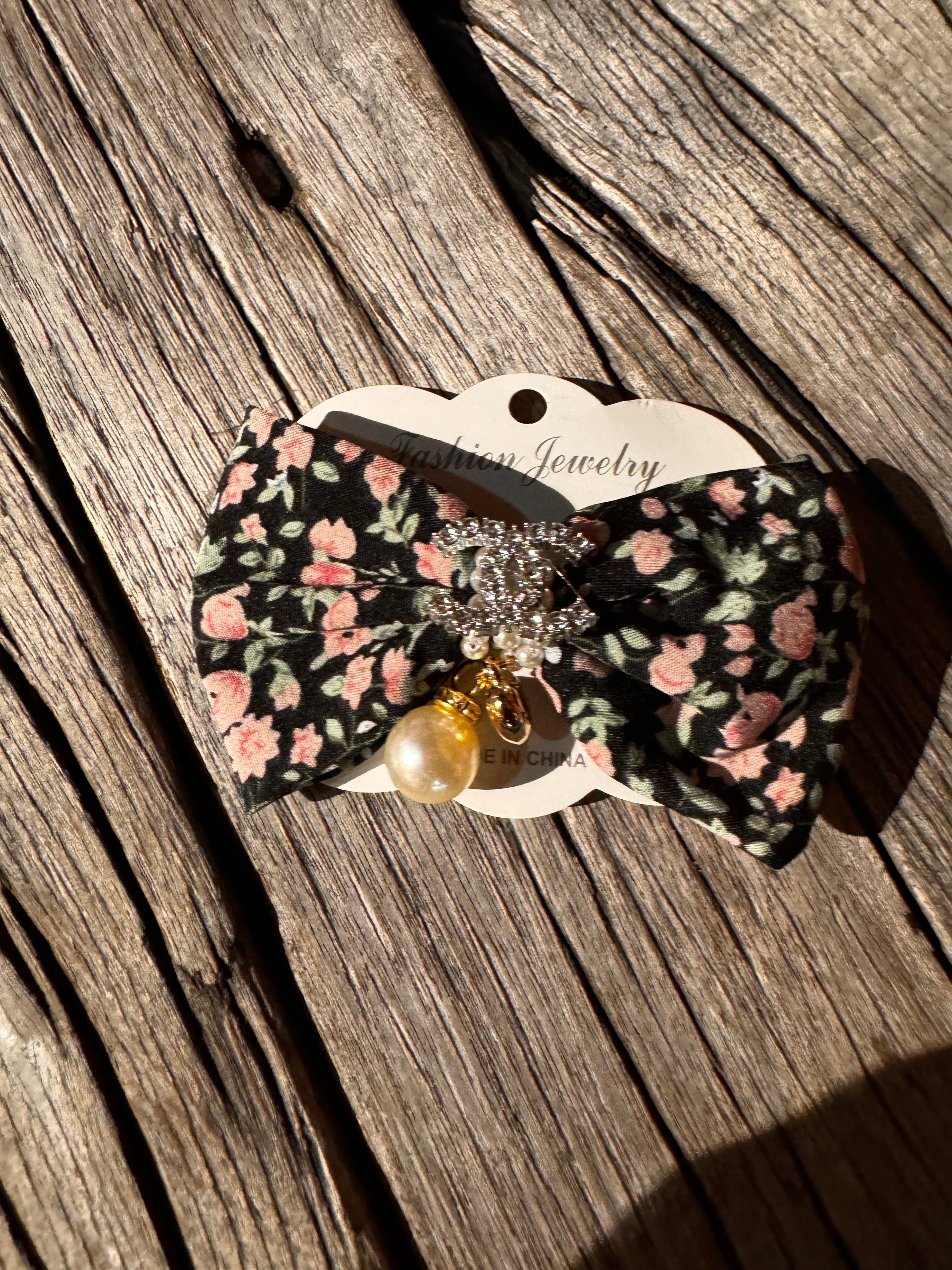 Floral pin bow