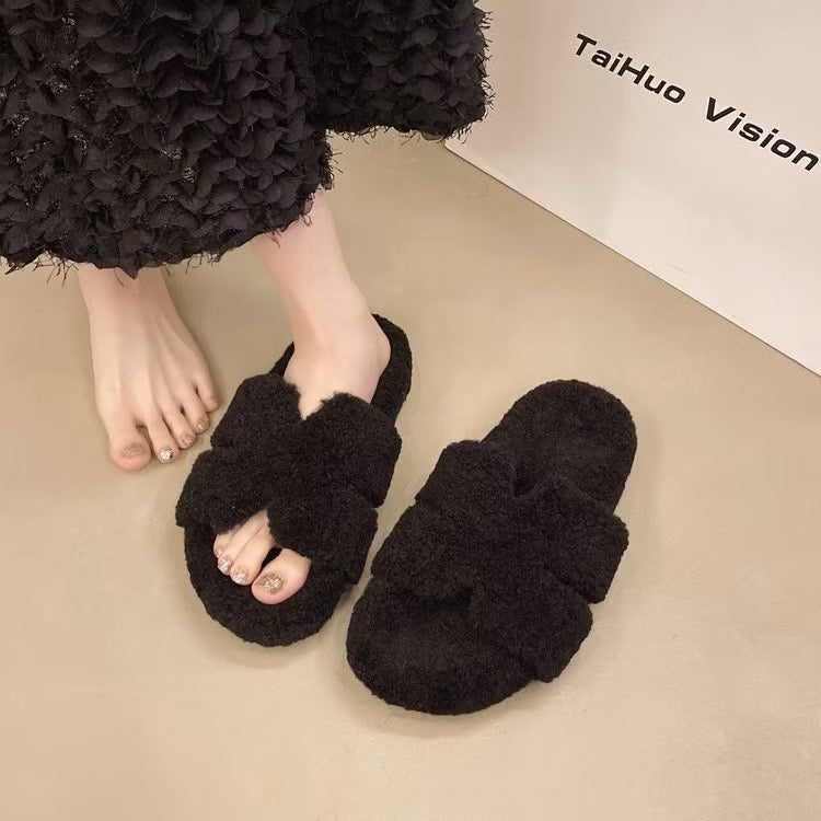 H fur slippers