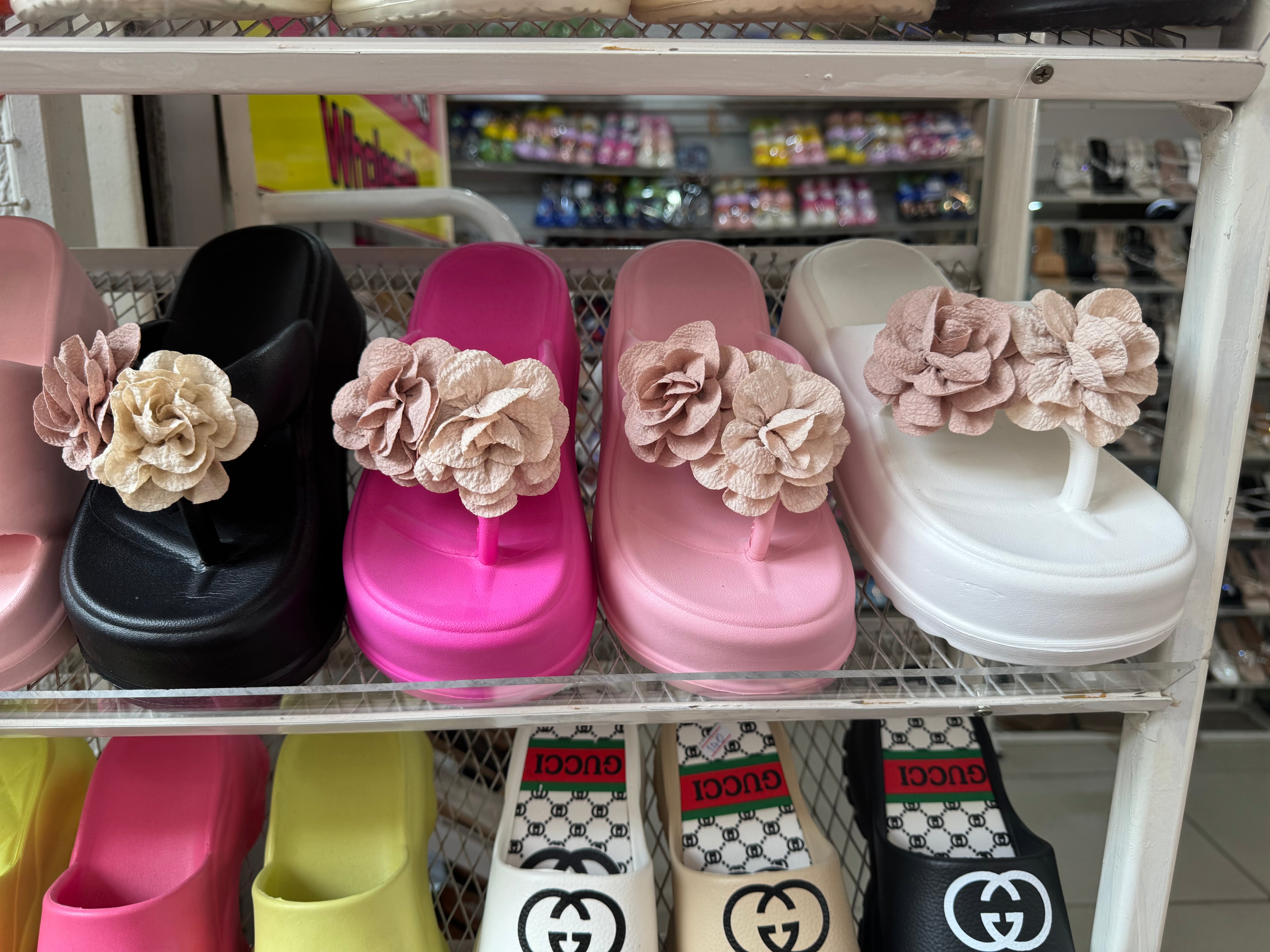 Floral inched slippers