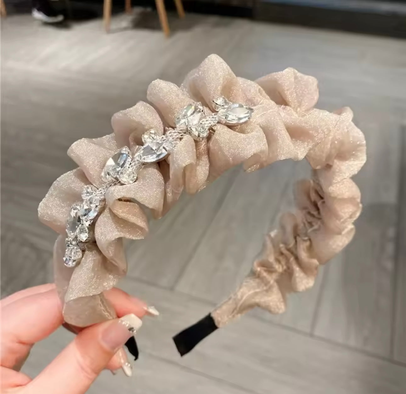 Frill stone hairband