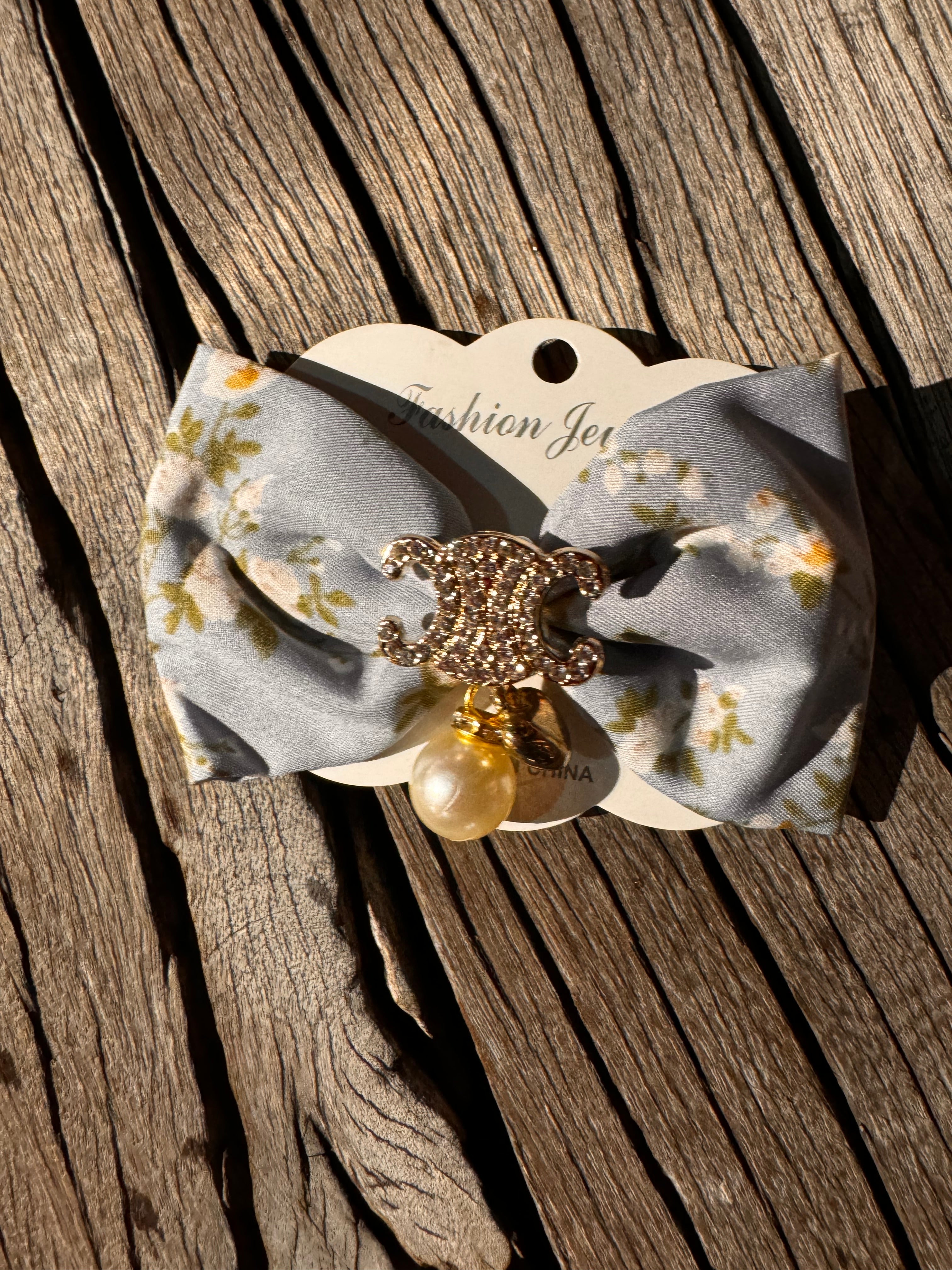 Floral pin bow