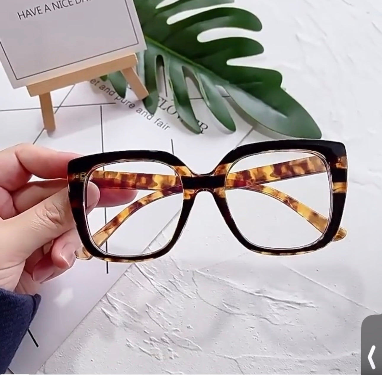 Say glasses