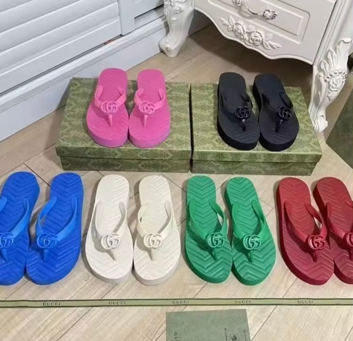 GG slippers