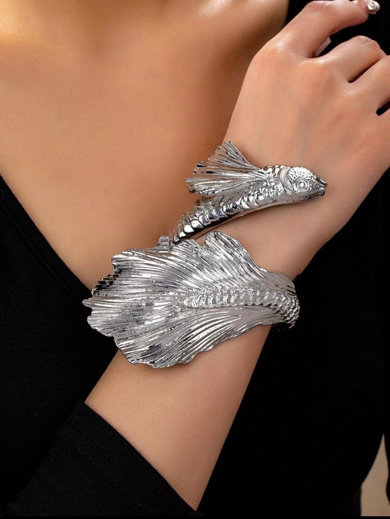 Fish cuff