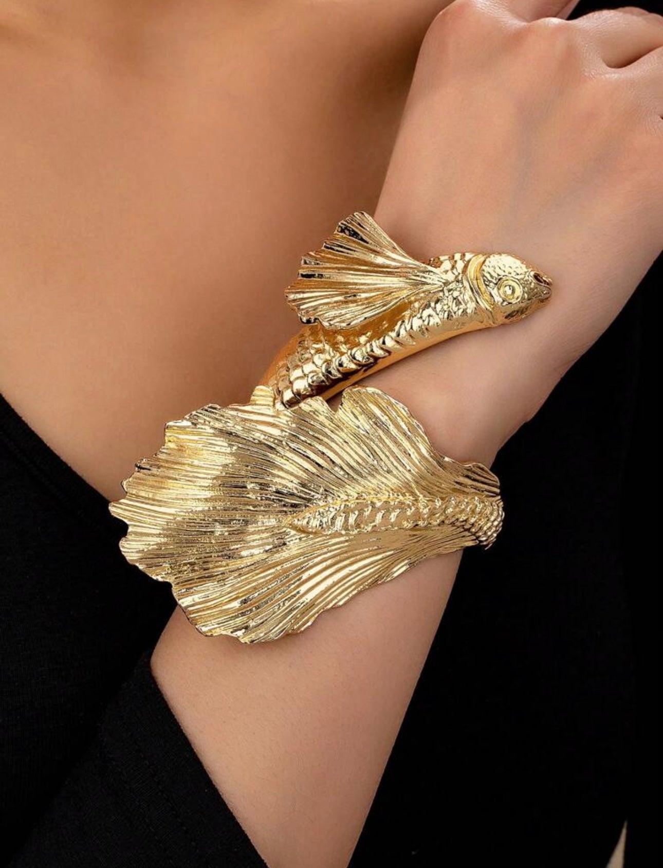 Fish cuff